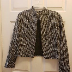 J.R.T. by NEWPORT NEWS SIZE 8 WOMAN'S BLCK & WHITE LINED JACKET